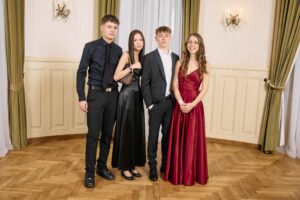 Maturaball BA Linz Auhof 2023 Foto der Studiofotografie